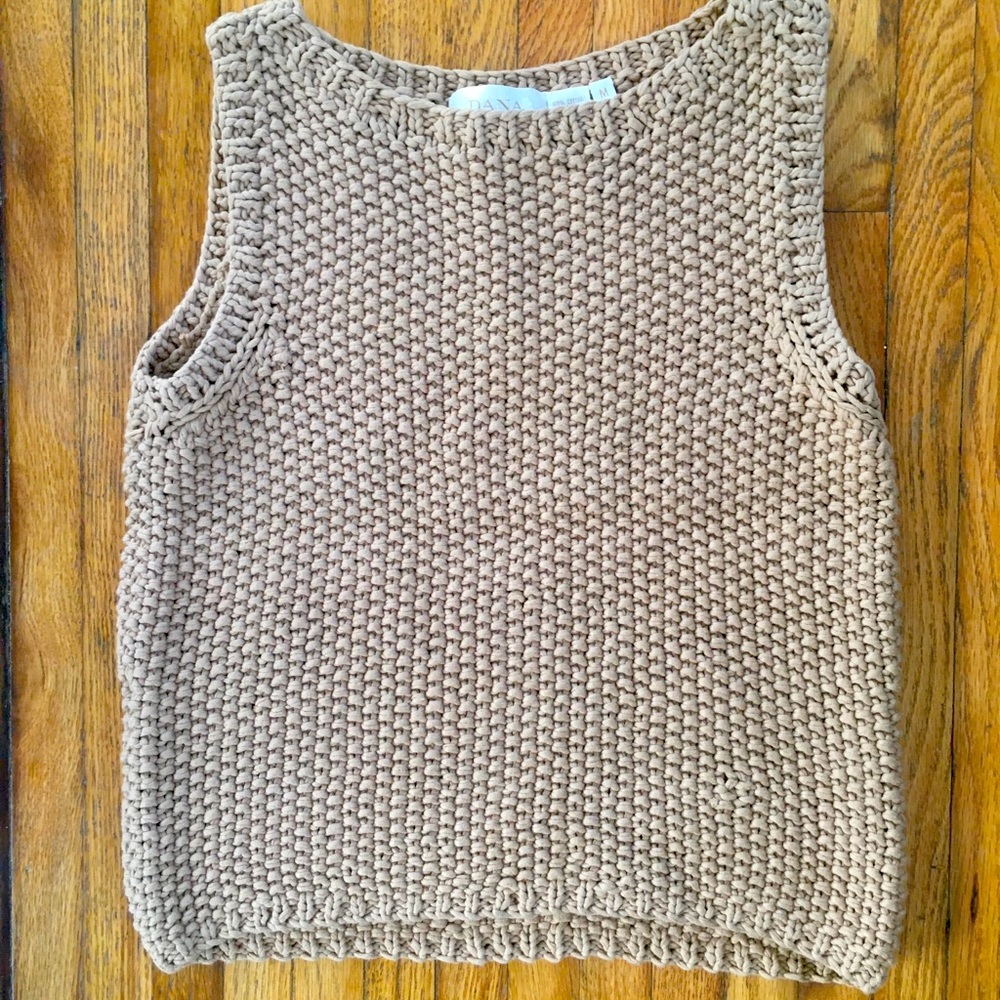 Chunky sleeveless knit top